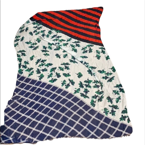 Lightweight statement Scarf - Picture 3 of 3